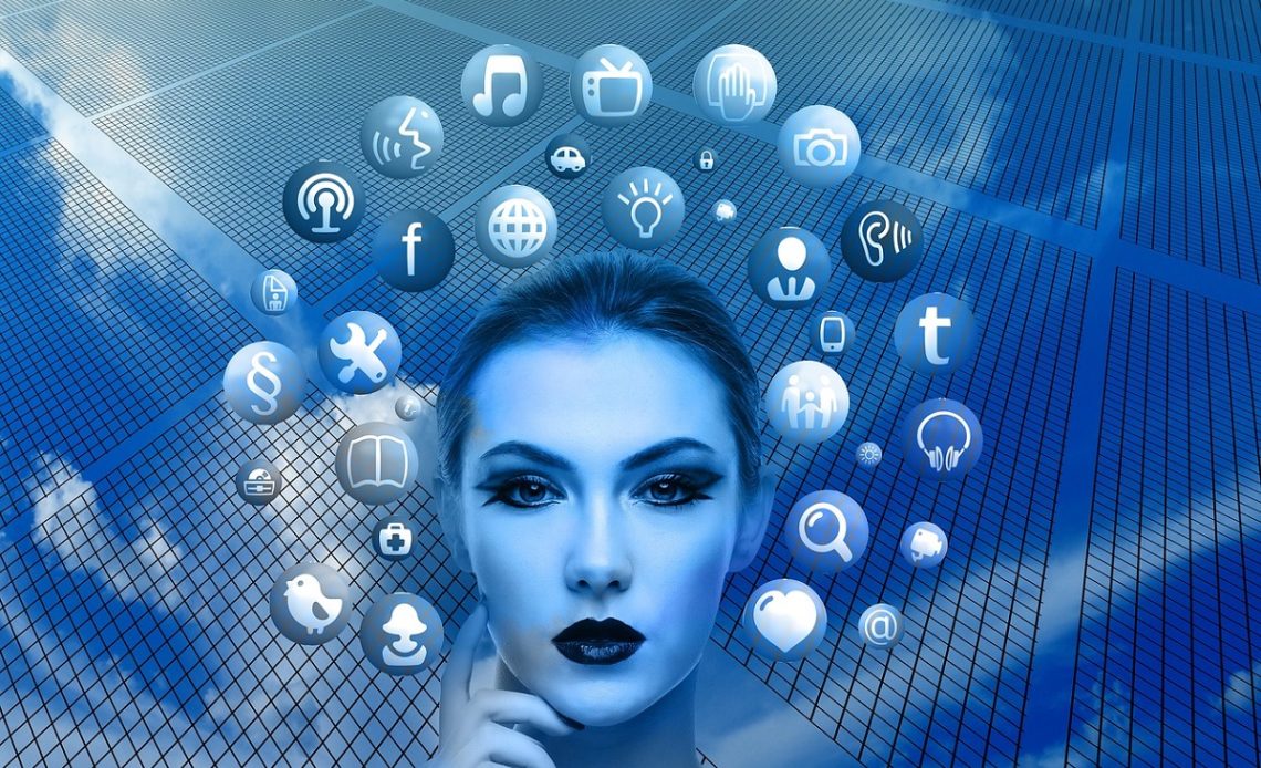 use social networks to attract an audience