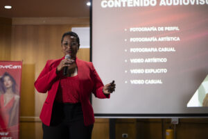 Prezentace audiovizuálního obsahu a fotografií.